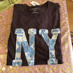 Aeropostale’s shirt.